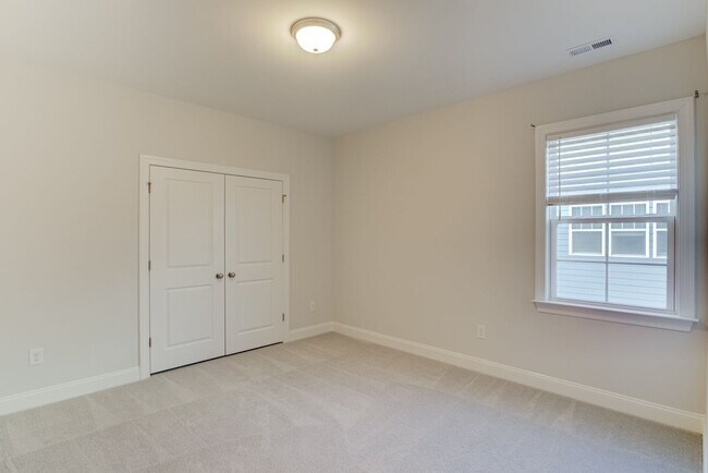 Building Photo - Light & Bright 4BR 3BA house in Tryon, Wak...