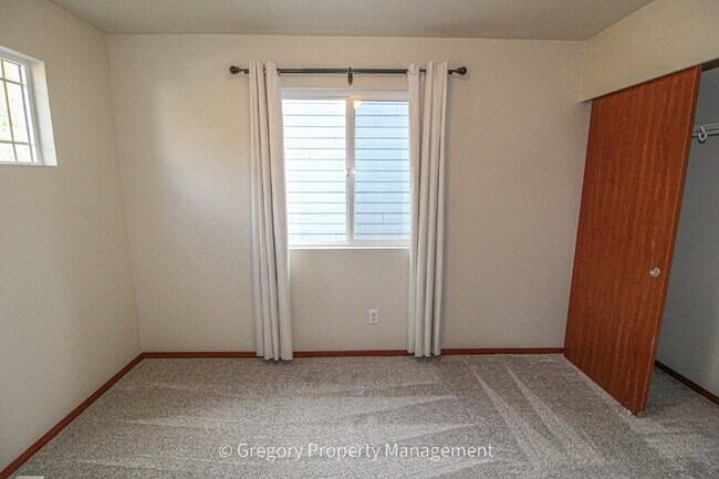 Building Photo - 14622 4th Ave W