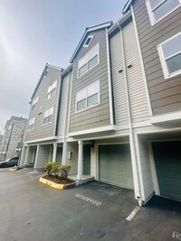 Building Photo - 2bd/2ba Lynnwood Townhome