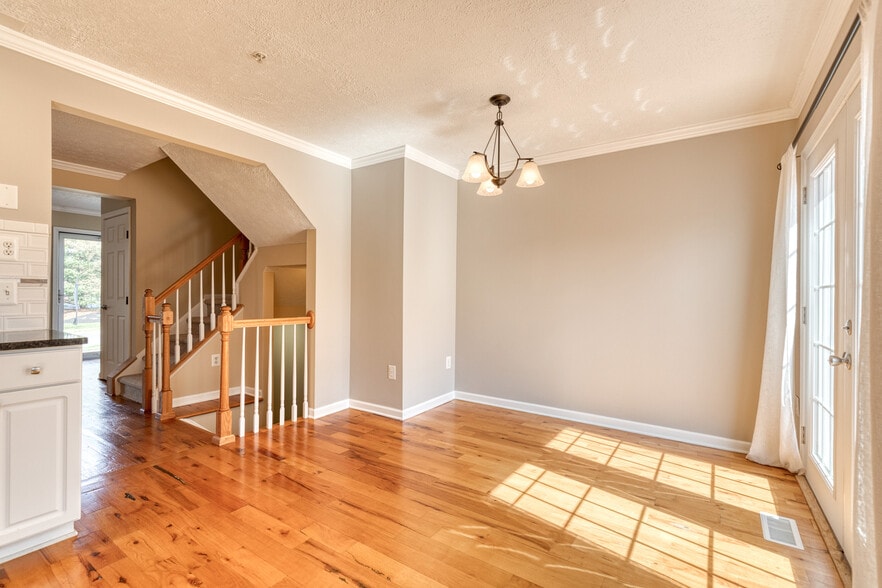 Building Photo - 490 Crestridge Way
