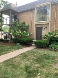Building Photo - 1705 E 14 Mile Rd
