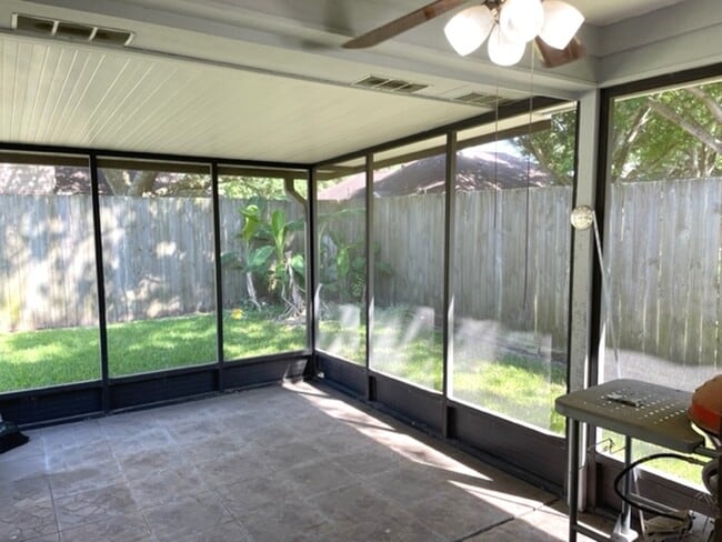 Building Photo - 7114 Glen Rosa Dr