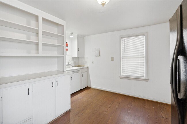 Building Photo - 22107/22109/22111 15 Mile Rd - T - Dubai 2020 LLC