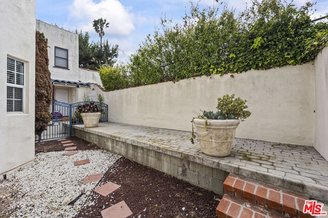 Building Photo - 223 Loma Vista St