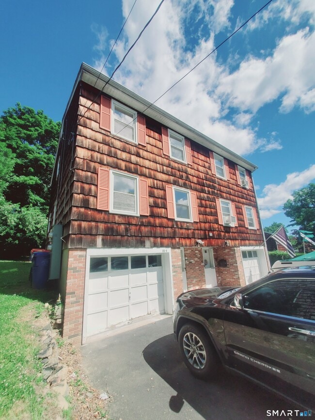 Building Photo - 313 Flax Hill Rd