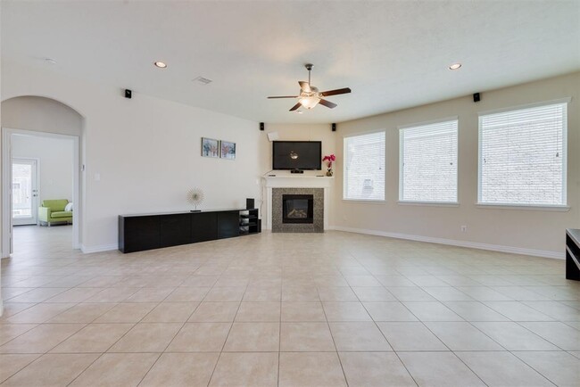 Building Photo - 24918 Azalea Ranch Dr