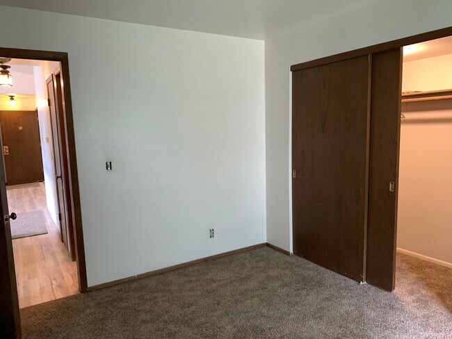 Building Photo - 2650 W Custer Ave