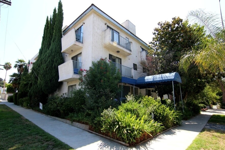 Building Photo - 4267 Beverly Glen Blvd