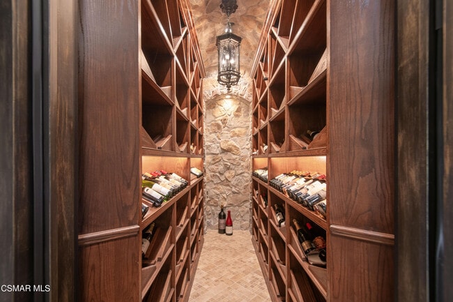 Building Photo - 4358 Cresthaven Dr