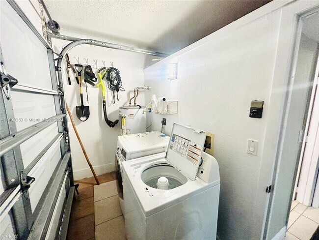 Building Photo - 4 br, 3 bath House - 3491 NW 21st St