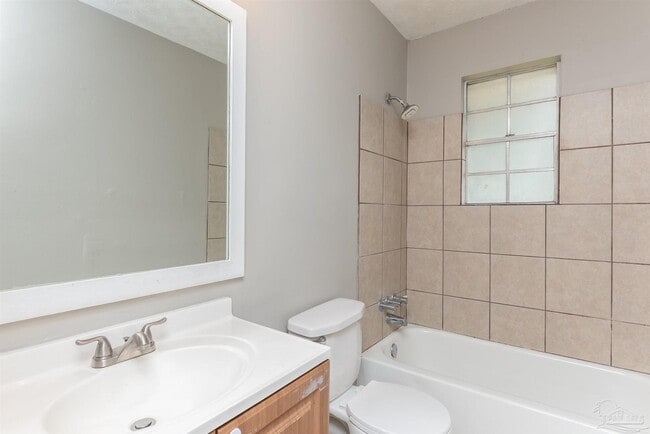 Building Photo - 525 Quigley Rd