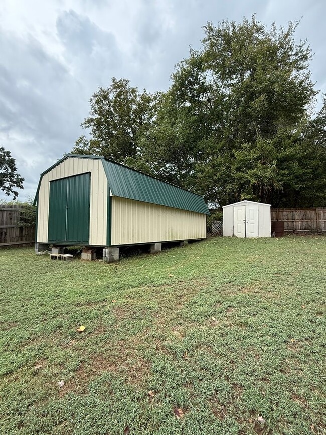 Building Photo - Country Setting with City Convenience
