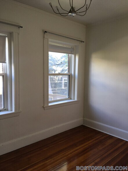 Building Photo - 163 Summer St