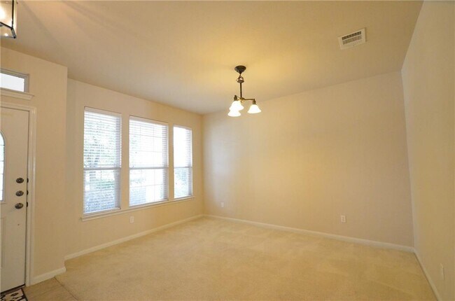 Building Photo - 204 Valona Loop