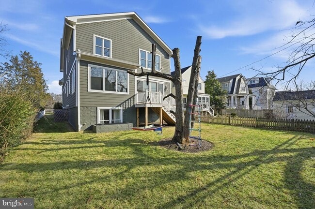 Building Photo - 1618 N Danville St