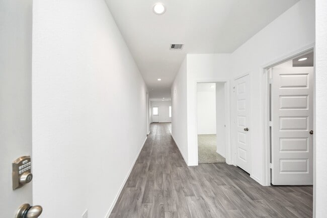 Building Photo - 2007 Woodlark Way