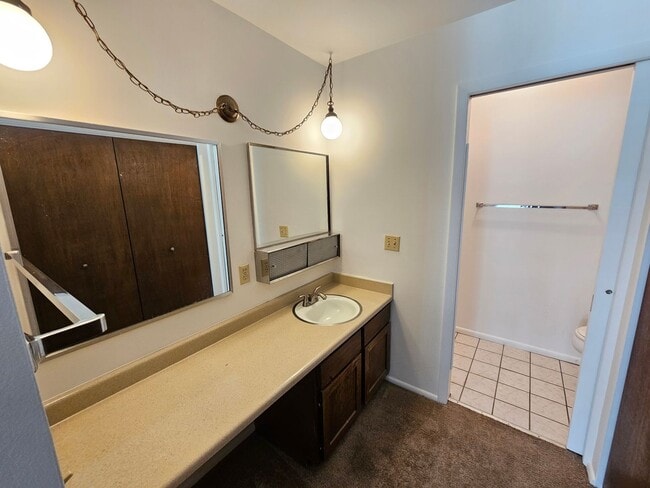 Building Photo - Great 3 Bed / 2 Bath Duplex in Millcreek