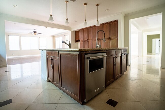 Building Photo - Exceptional estate Located In the highly desirable College Park Community.