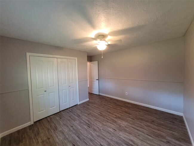 Building Photo - 9843 Mill Shadow Dr
