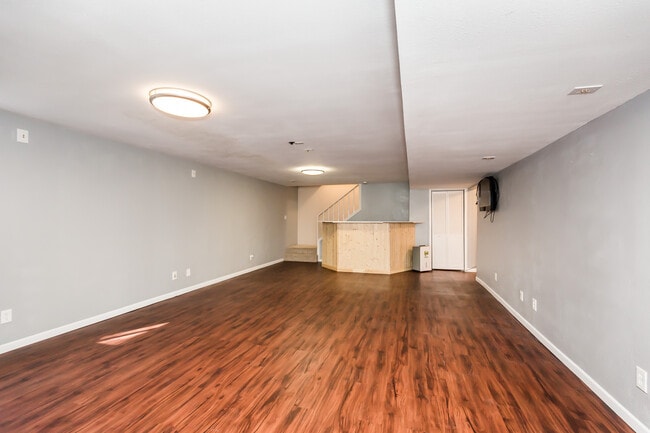 Building Photo - 338 16th St Cir