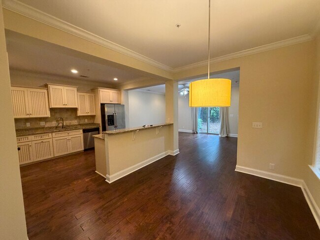 Building Photo - 501 Reserve Ln