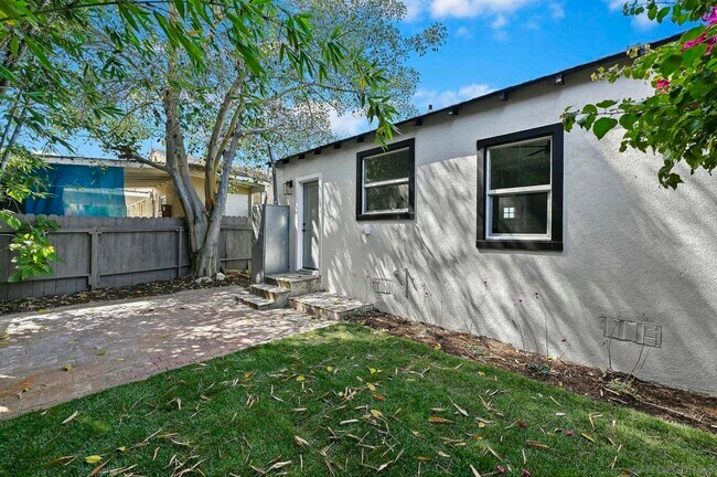 Building Photo - 4465 Orange Ave
