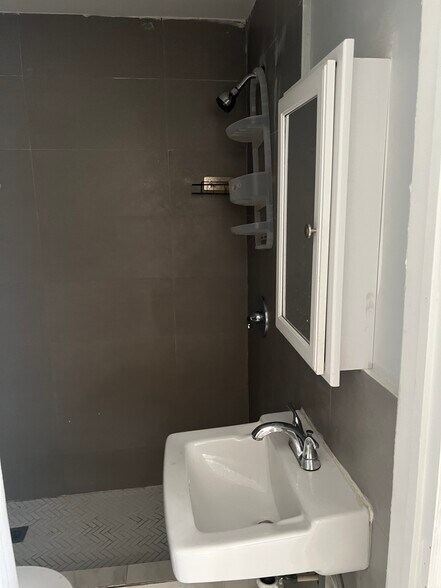 Bathroom - 1500 NE 148th St