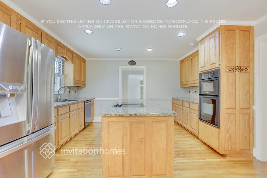 Building Photo - 993 Tall Pine Ct SW