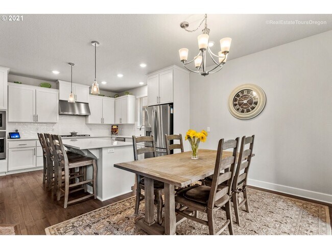 Building Photo - Stunning 3BD Home in Ridgefield!  Gourmet Kitchen & High End Finishes!