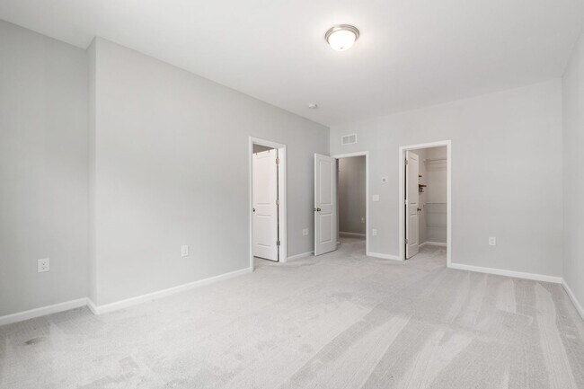 Building Photo - Serene Cul-de-Sac Retreat: 3BR Hillsboroug...