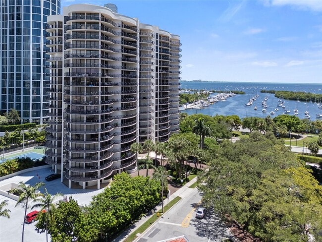 Building Photo - 2843 S Bayshore Dr
