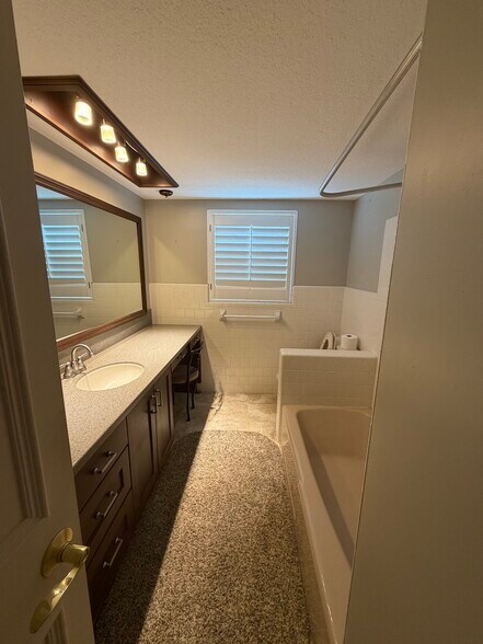 Main Bath - 3599 17th Ave N