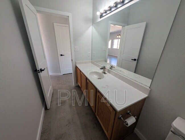 Building Photo - 7105 Casa Elena Dr NE