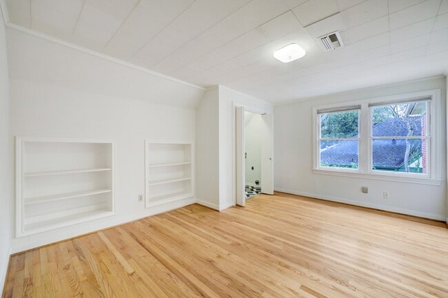 Building Photo - 1950 Lexington St