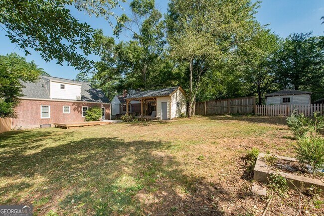 Building Photo - 208 Shadowmoor Dr