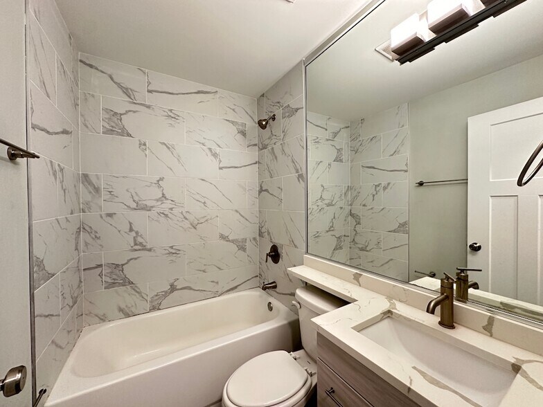 Building Photo - 450 W Barry