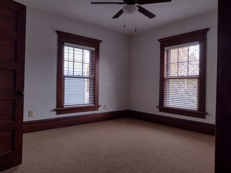 Building Photo - 1361 Hamlet St