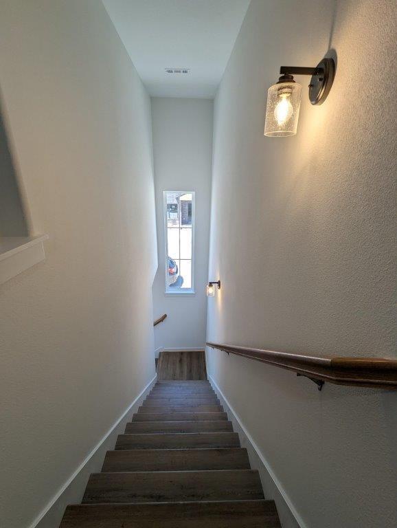 Building Photo - 754 N Crater Ave
