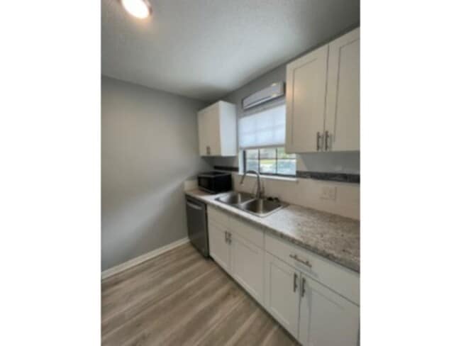 Building Photo - 2 Bed, 2 Bath, New Smyrna Beach Golf Cours...