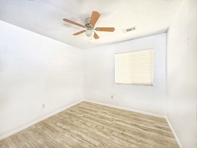 Building Photo - Nice, 1 Level, 4 Bedroom Home in Northern Meadows