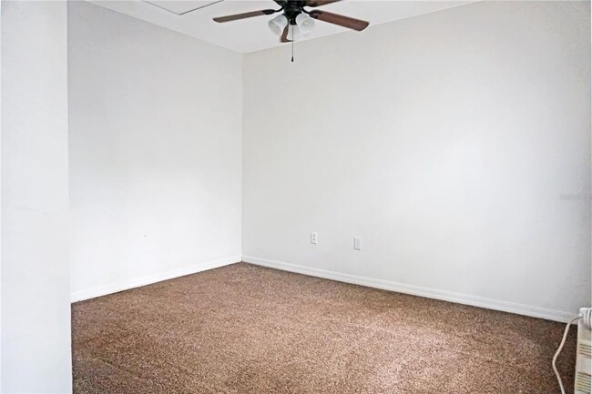 Building Photo - 215 Mango Dr