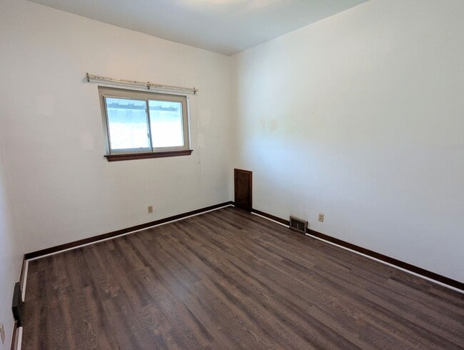 Building Photo - 258 Edmond St