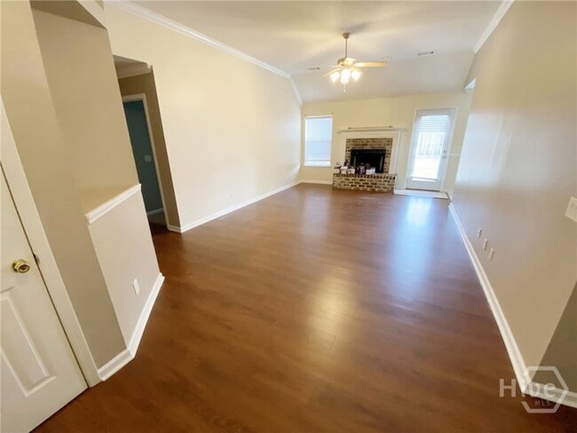 Building Photo - 197 Lewis Dr