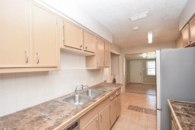 Building Photo - 15063 Woodforest Blvd
