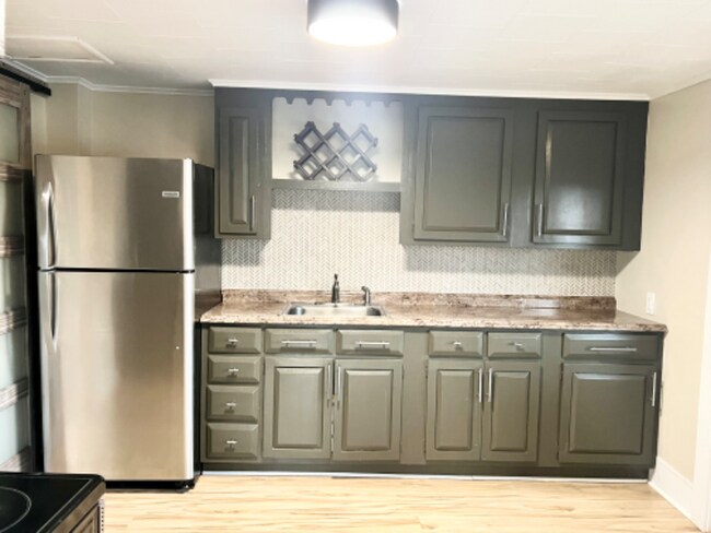 Building Photo - 143 Main St