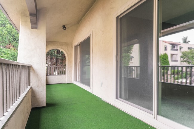 Building Photo - 2522 Clairemont Dr
