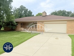 Building Photo - 8575 N Hawthorne Rd
