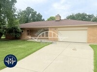 Building Photo - 8575 N Hawthorne Rd