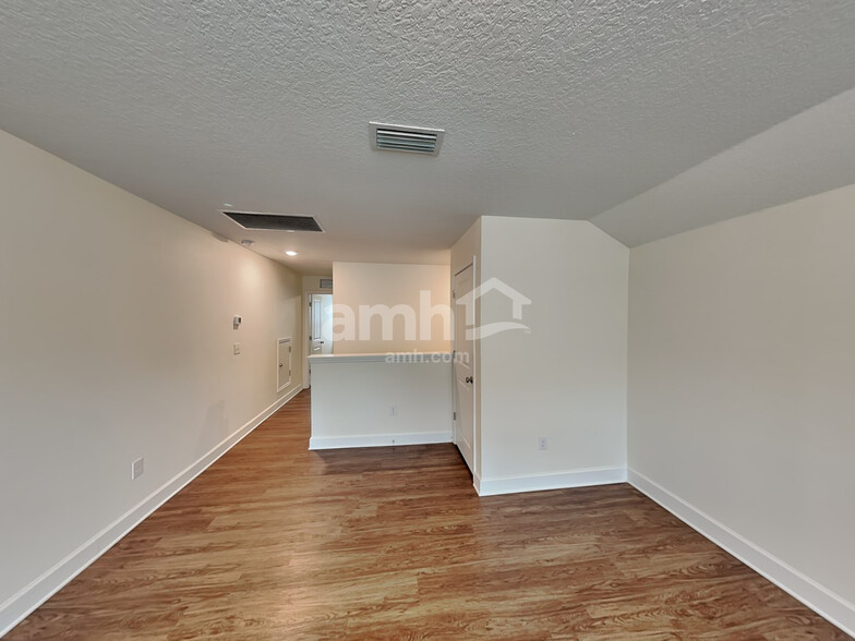 Building Photo - 6614 Hidden Rose Pl