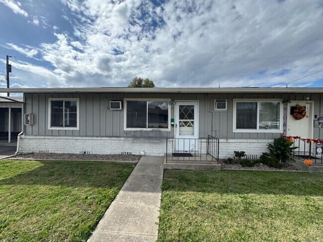 Building Photo - 624 Berrydale Ave